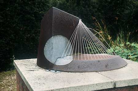 Iron Equinox von PYE William - Skulptur in England in Nottinghamshire, Rufford Country Park