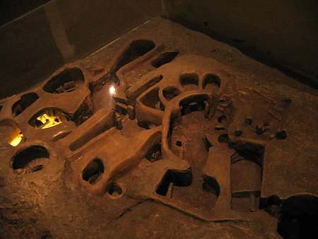 Modell des Grundrisses des Hypogeums