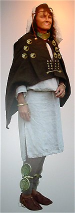 Rekonstruierung der Kleidung und der Art, wie der gefundene Schmuck getragen wurde