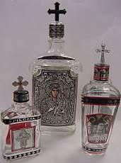 Heiliges Wasser: auch heute noch zu kaufen z. B. unter http://my.execpc.com